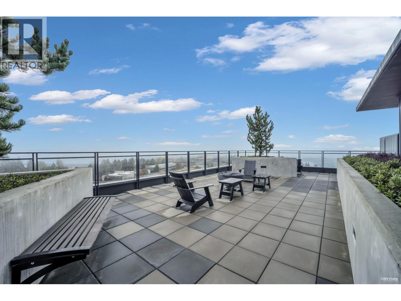 Listing Picture 25 of 31 : 802 8750 UNIVERSITY CRESCENT, Burnaby / 本拿比 - 魯藝地產 Yvonne Lu Group - MLS Medallion Club Member