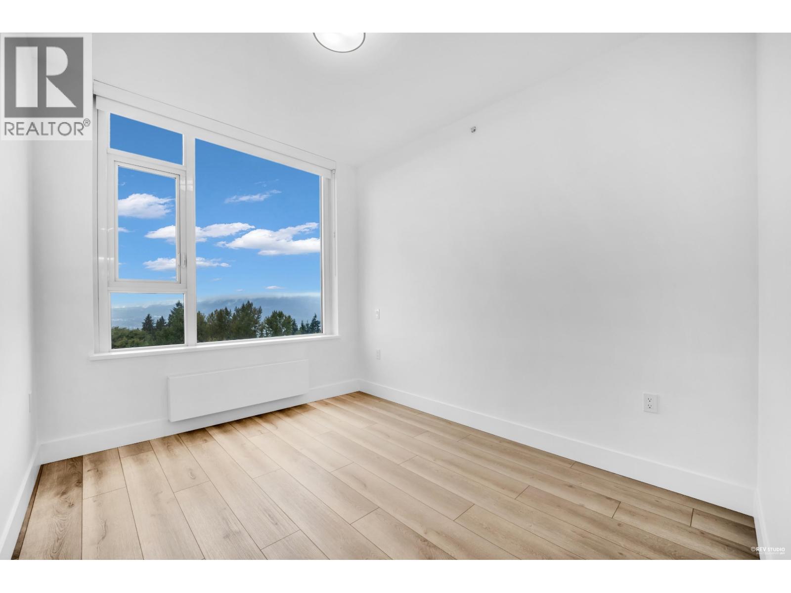 Listing Picture 11 of 31 : 802 8750 UNIVERSITY CRESCENT, Burnaby / 本拿比 - 魯藝地產 Yvonne Lu Group - MLS Medallion Club Member