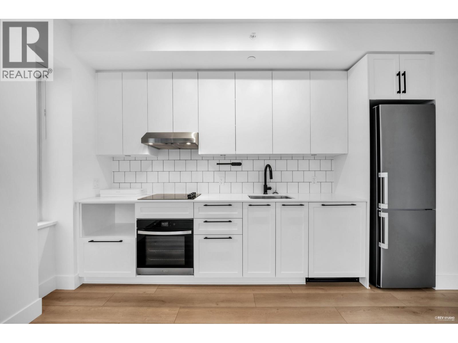 802 8750 UNIVERSITY CRESCENT, Burnaby