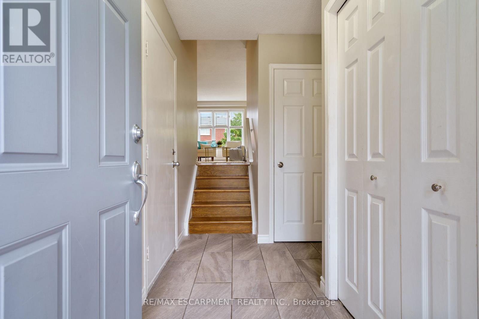 85 Chelsea Crescent, Hamilton, Ontario  L8E 5R8 - Photo 5 - X12655624