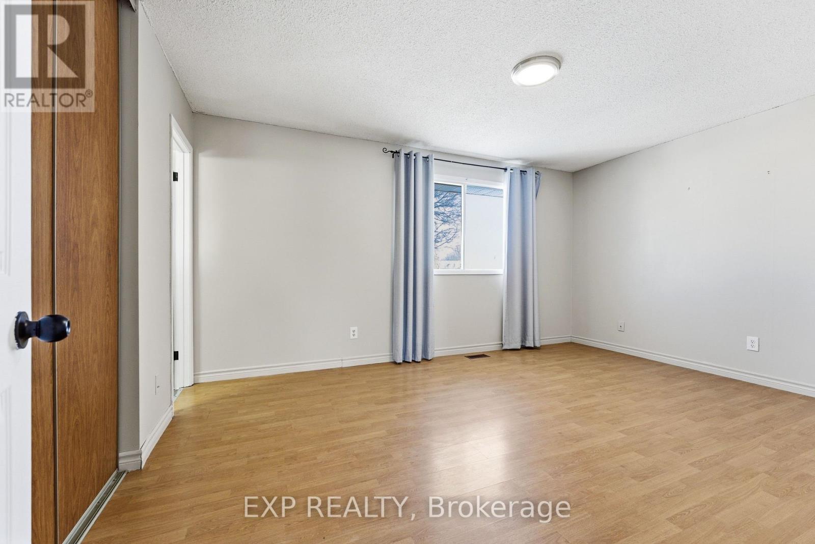 27 Morris Drive, Belleville (Belleville Ward), Ontario  K8P 5B3 - Photo 11 - X12773092