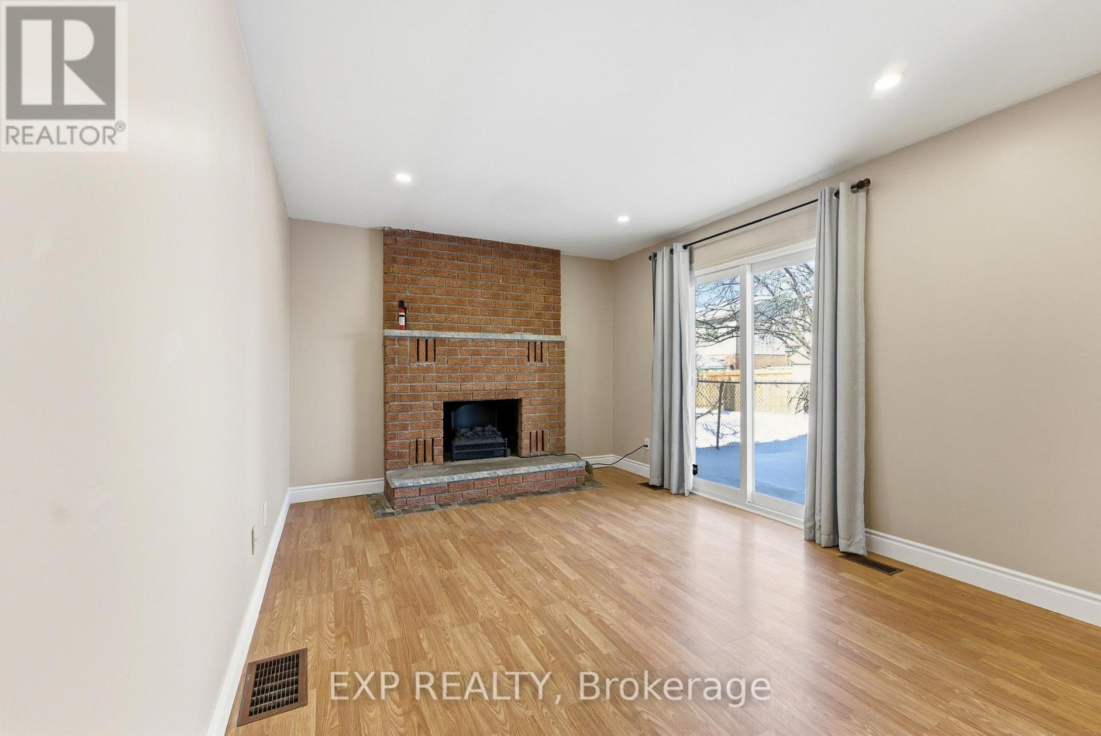 27 Morris Drive, Belleville (Belleville Ward), Ontario  K8P 5B3 - Photo 8 - X12773092