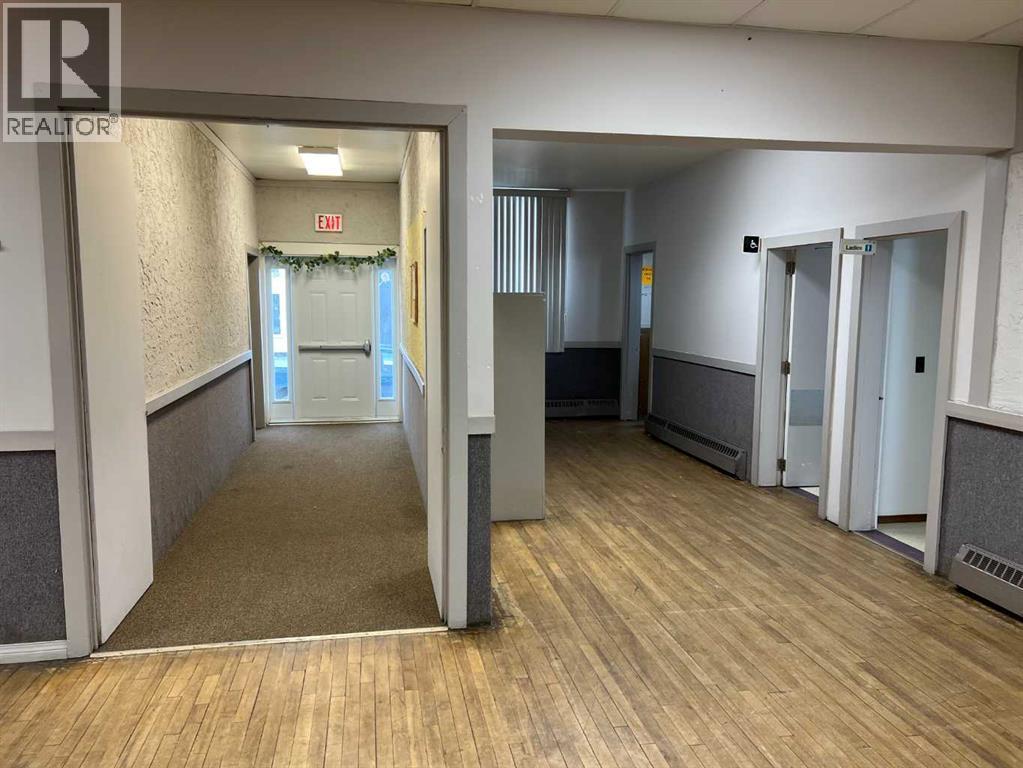 4702 50 Avenue, Camrose, Alberta  T4V 0R8 - Photo 9 - A2279632