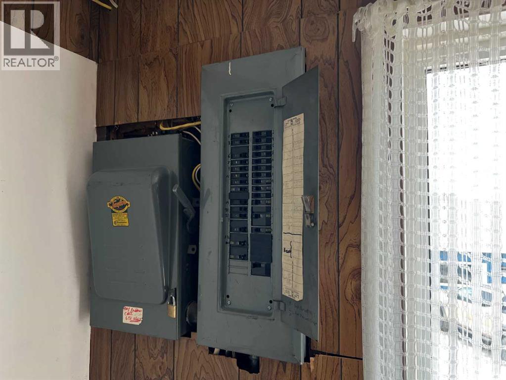 4702 50 Avenue, Camrose, Alberta  T4V 0R8 - Photo 12 - A2279632