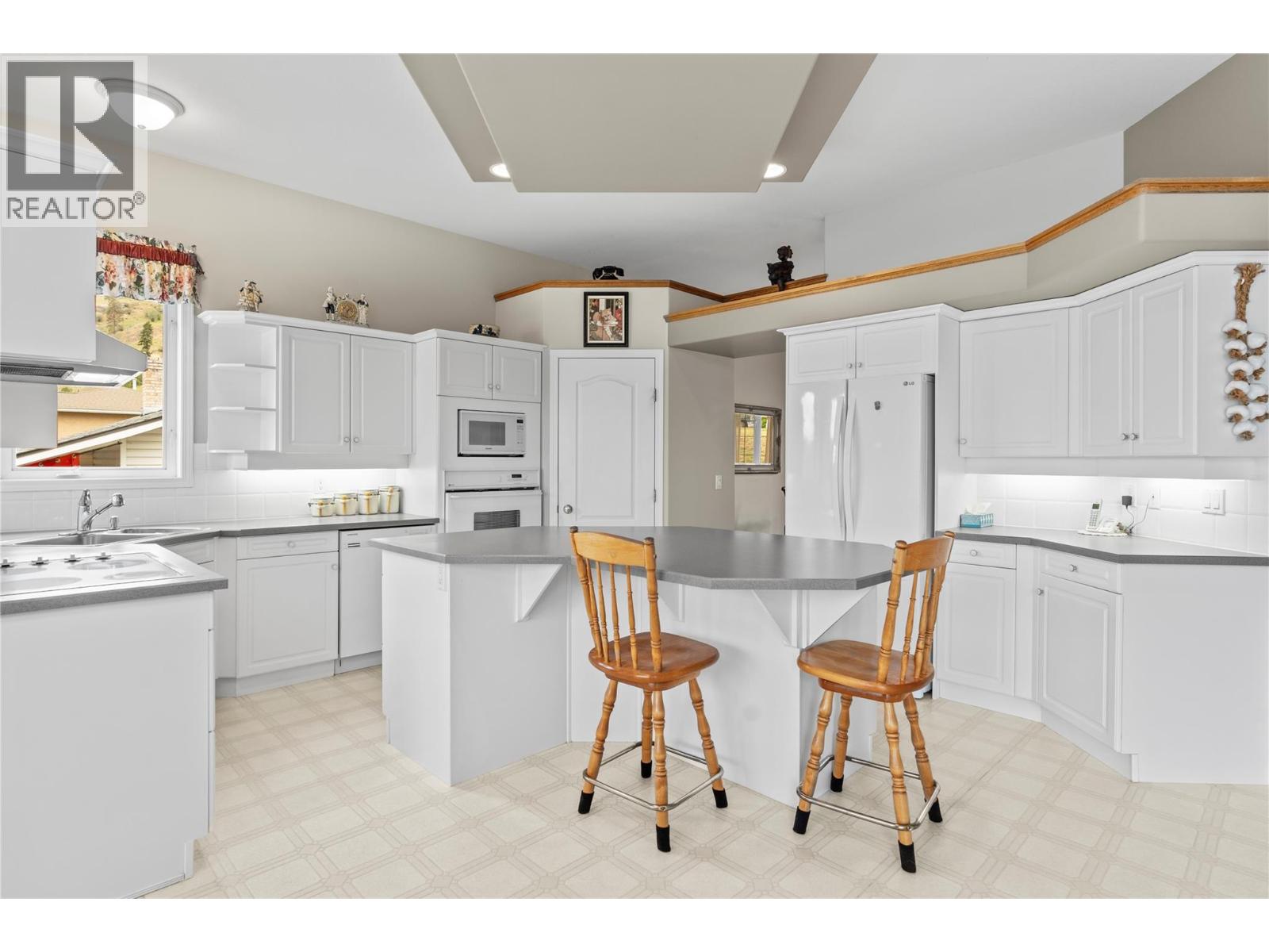 8011 Aquarius Road, Vernon, British Columbia  V1H 1C8 - Photo 13 - 10375079