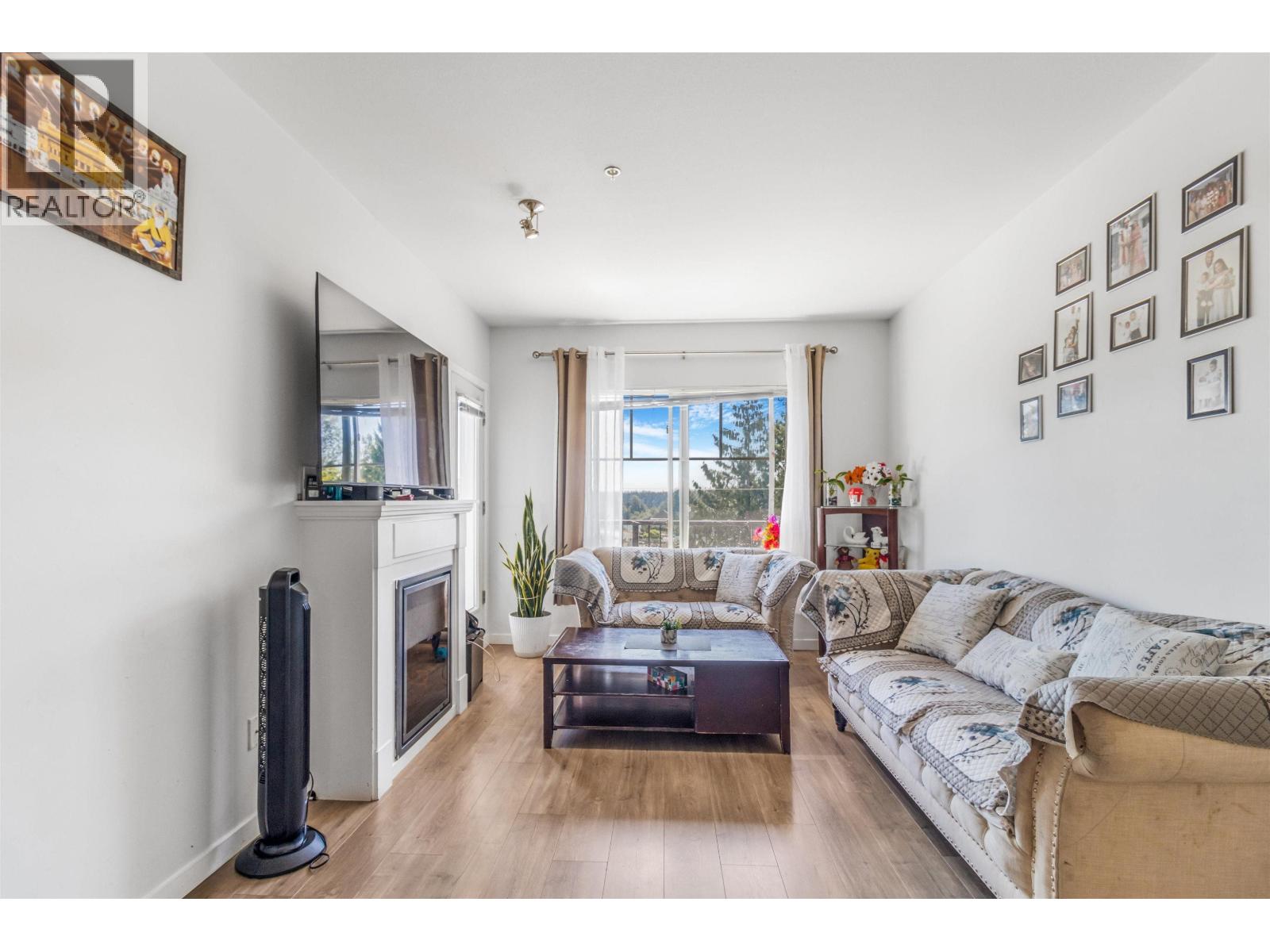 306 22290 North Avenue, Maple Ridge, British Columbia  V2X 8Z8 - Photo 1 - R3087472