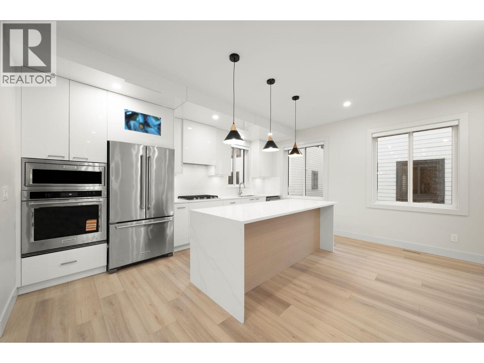 Listing Picture 4 of 34 : 3 3881 HURST STREET, Burnaby / 本拿比 - 魯藝地產 Yvonne Lu Group - MLS Medallion Club Member