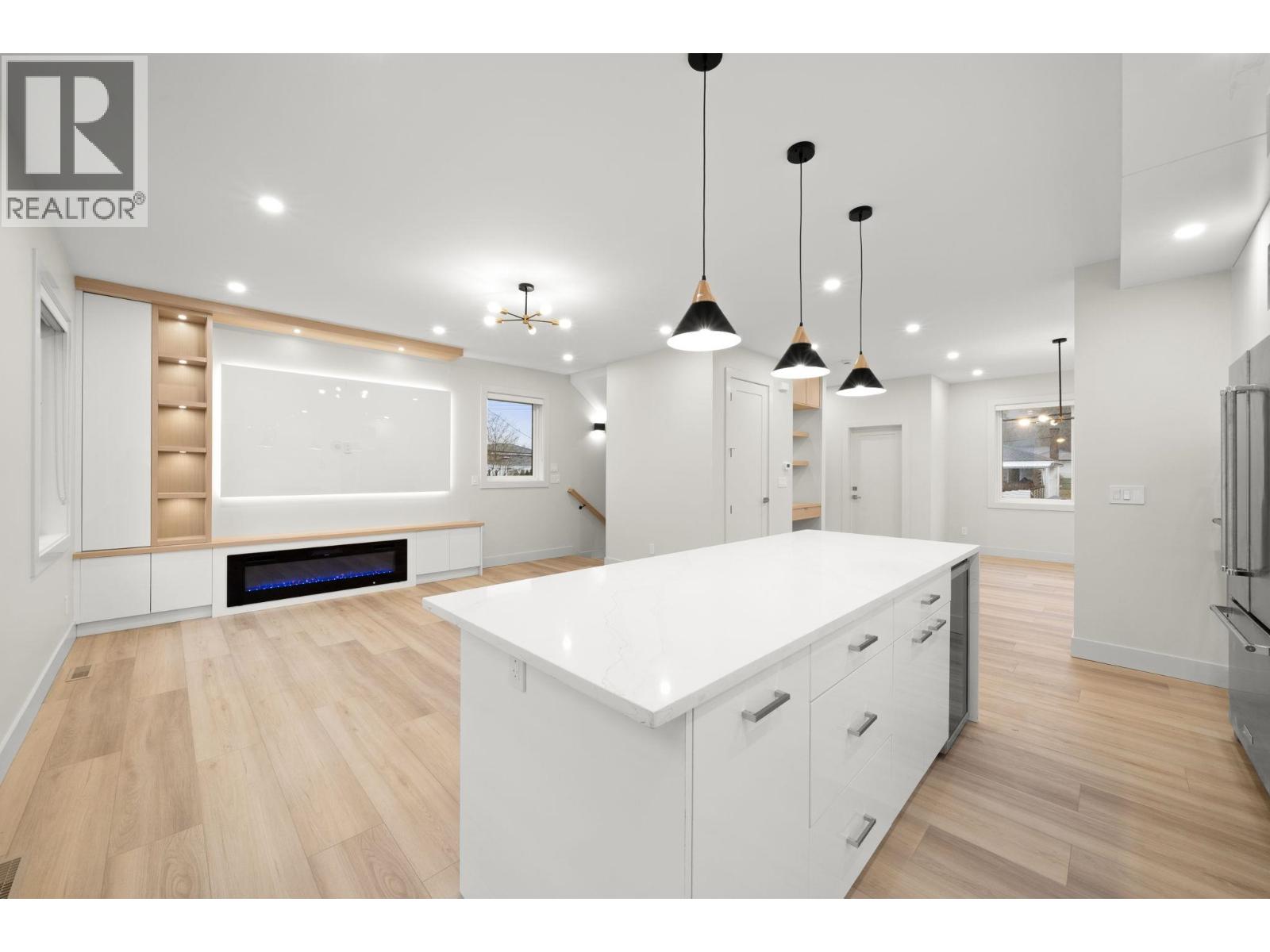 Listing Picture 8 of 34 : 3 3881 HURST STREET, Burnaby / 本拿比 - 魯藝地產 Yvonne Lu Group - MLS Medallion Club Member