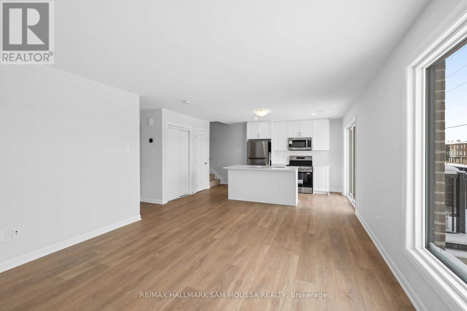 1227 Creekway Private, Ottawa, Ontario  K2T 0S8 - Photo 10 - X12773136