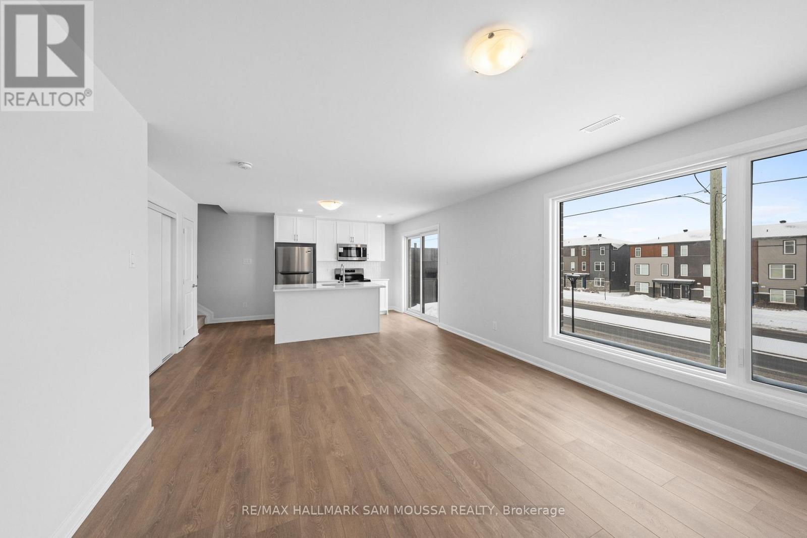 1227 Creekway Private, Ottawa, Ontario  K2T 0S8 - Photo 12 - X12773136