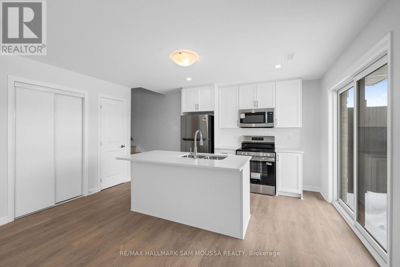 1227 Creekway Private, Ottawa, Ontario  K2T 0S8 - Photo 15 - X12773136