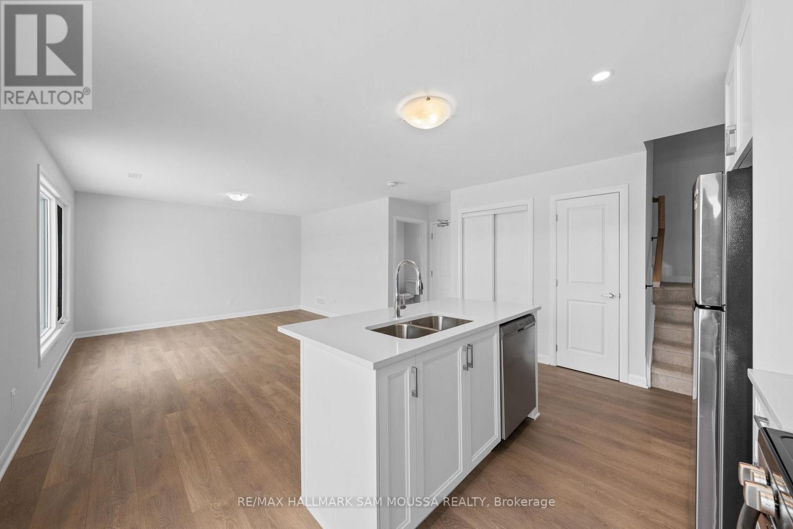 1227 Creekway Private, Ottawa, Ontario  K2T 0S8 - Photo 19 - X12773136