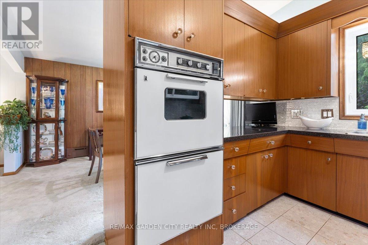 7 Glenayr Place, St. Catharines (Glendale/glenridge), Ontario  L2T 2A2 - Photo 11 - X12773062