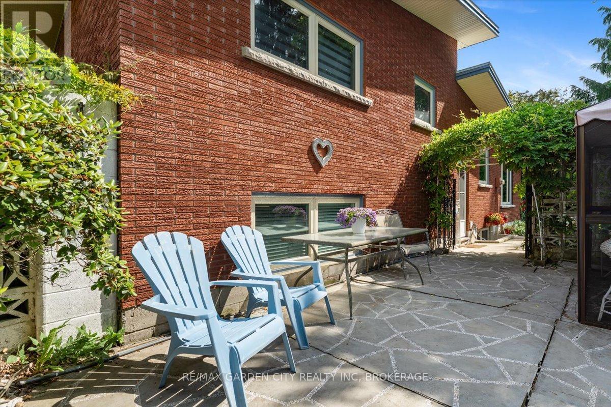 7 Glenayr Place, St. Catharines (Glendale/glenridge), Ontario  L2T 2A2 - Photo 34 - X12773062