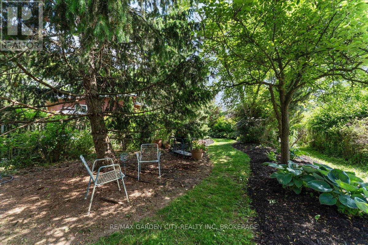 7 Glenayr Place, St. Catharines (Glendale/glenridge), Ontario  L2T 2A2 - Photo 36 - X12773062