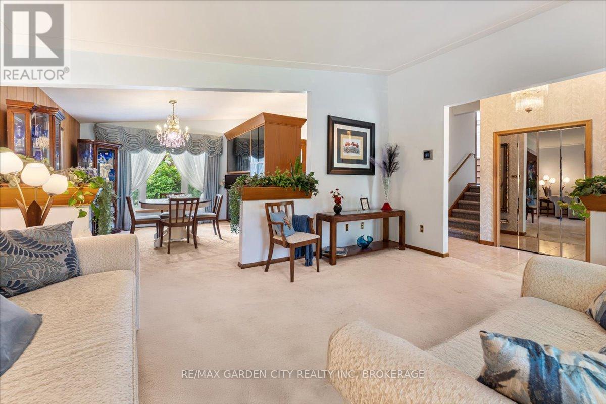 7 Glenayr Place, St. Catharines (Glendale/glenridge), Ontario  L2T 2A2 - Photo 9 - X12773062