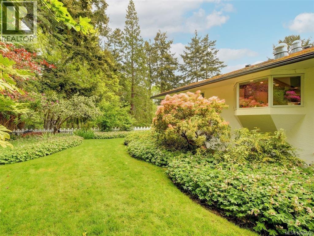 2559 Bermuda Pl, Saanich, British Columbia