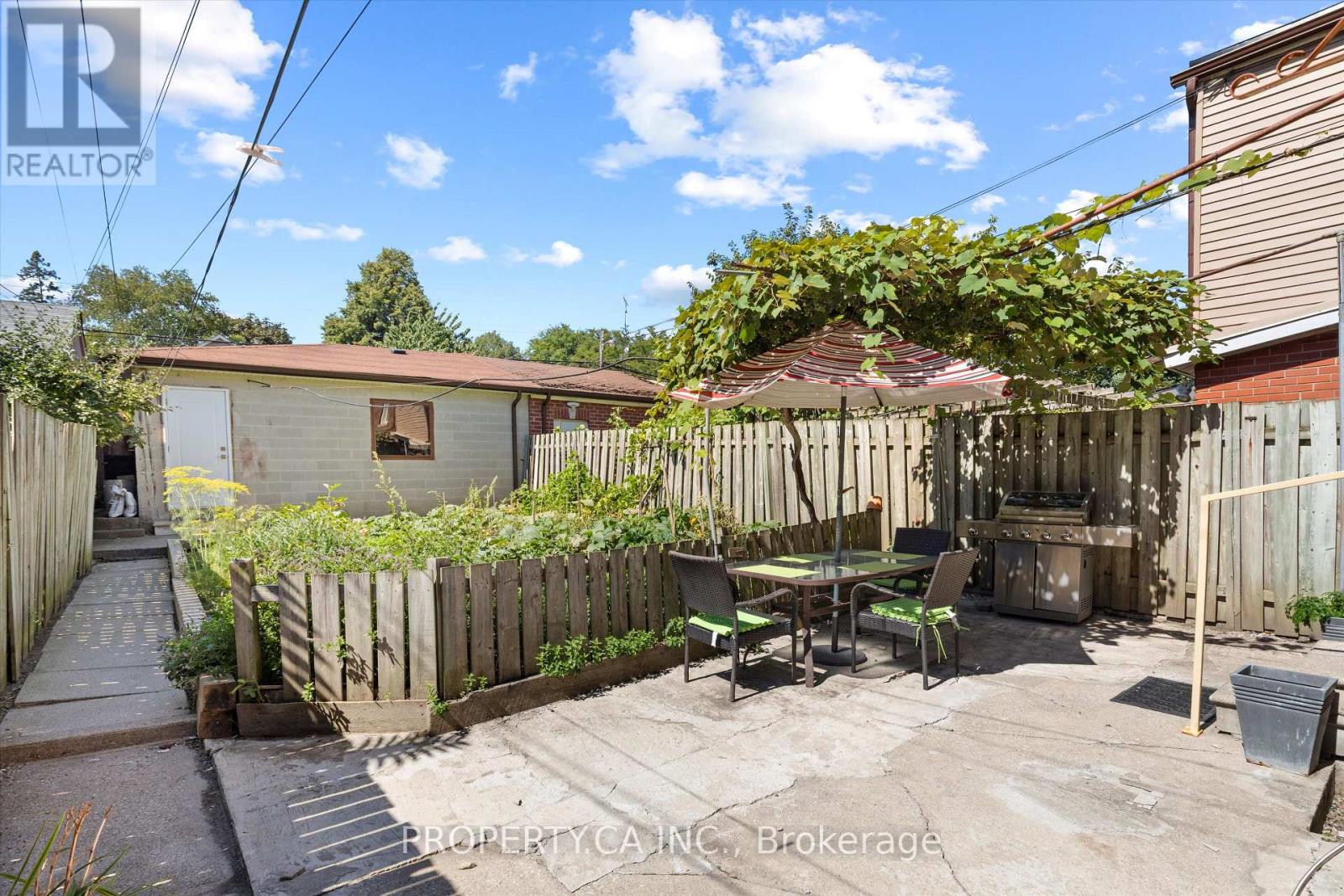 790 Manning Avenue, Toronto, Ontario  M6G 2W6 - Photo 10 - C12773032