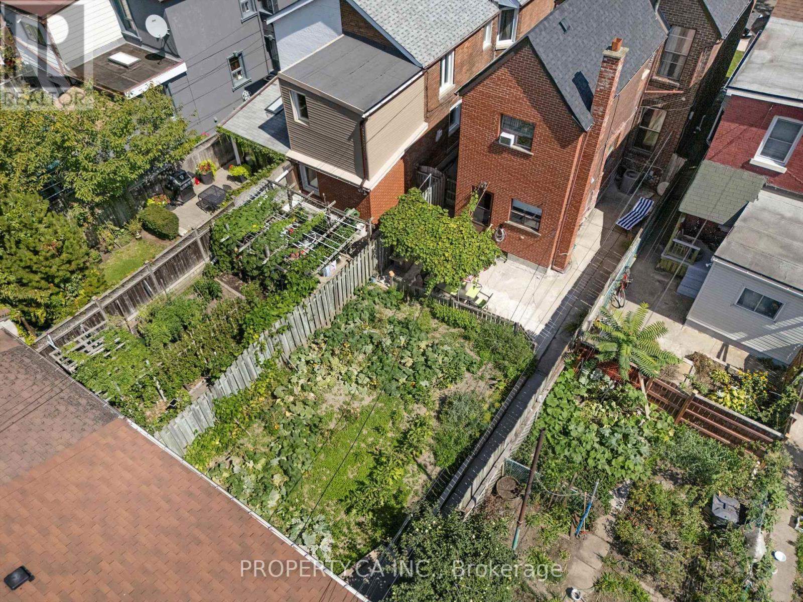 790 Manning Avenue, Toronto, Ontario  M6G 2W6 - Photo 12 - C12773032