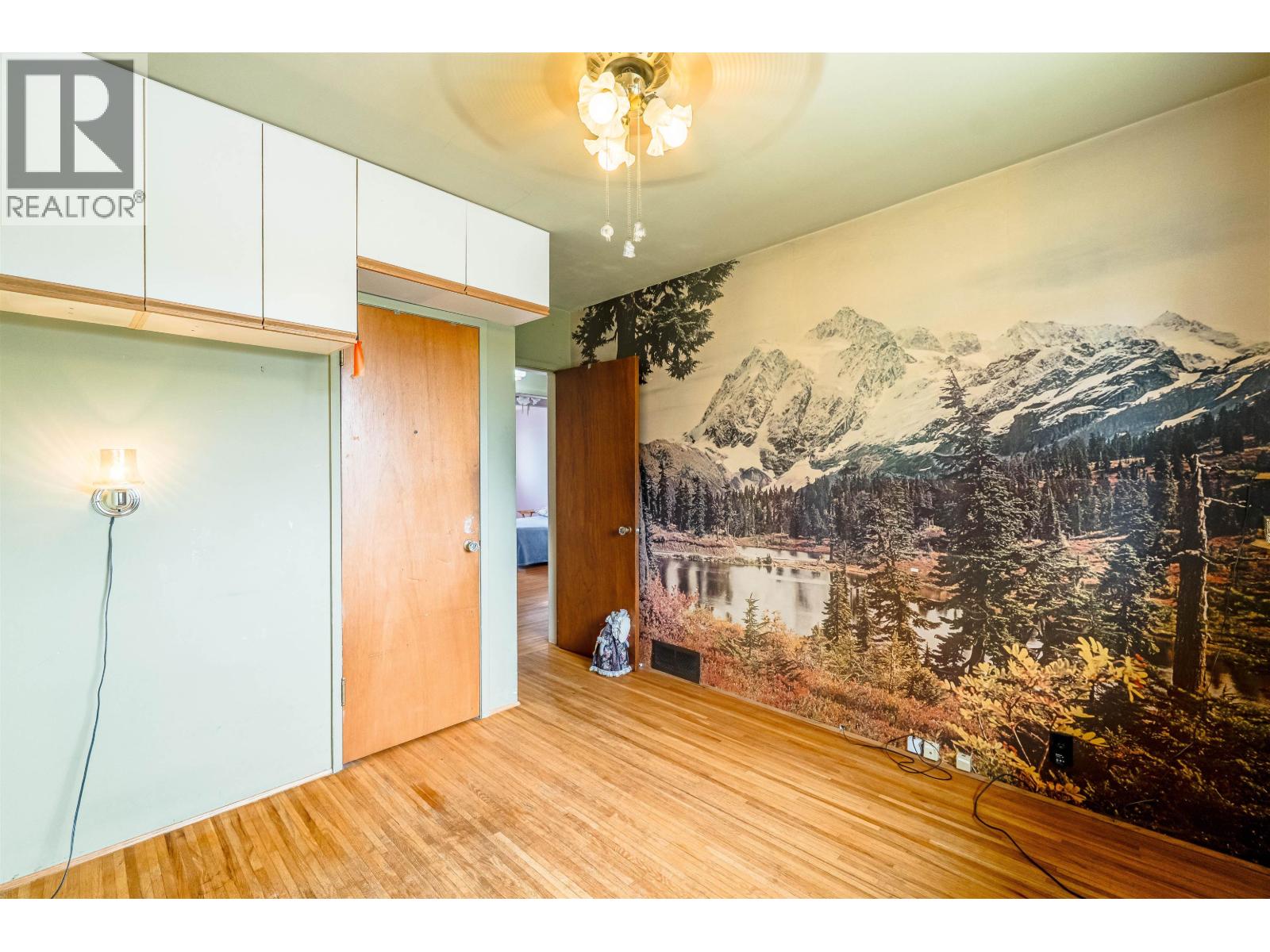 Listing Picture 13 of 33 : 4638 ROYAL OAK AVENUE, Burnaby / 本拿比 - 魯藝地產 Yvonne Lu Group - MLS Medallion Club Member