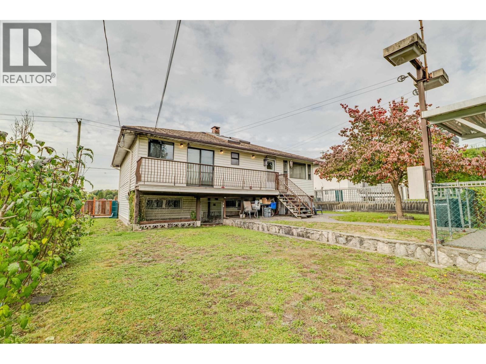 Listing Picture 29 of 33 : 4638 ROYAL OAK AVENUE, Burnaby / 本拿比 - 魯藝地產 Yvonne Lu Group - MLS Medallion Club Member