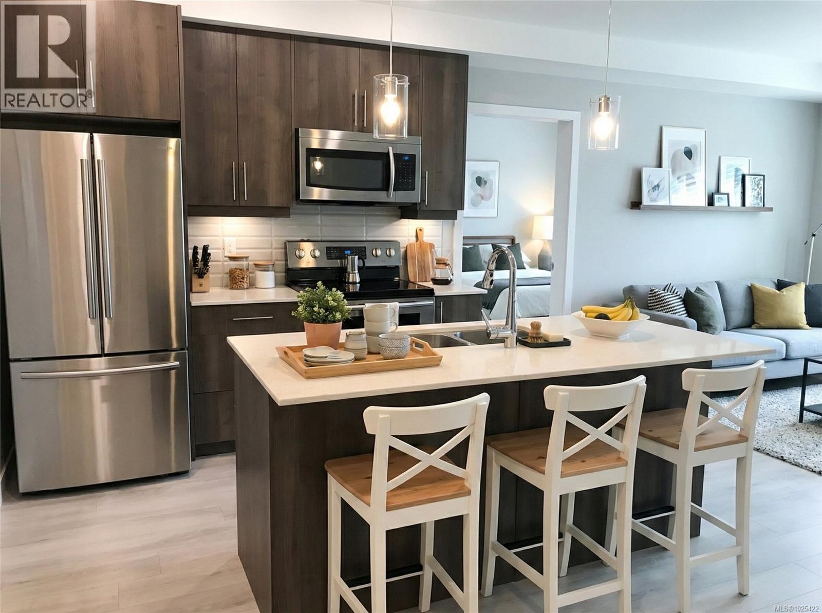 505 1016 Inverness Rd, Saanich, British Columbia  V8X 0B1 - Photo 2 - 1025422