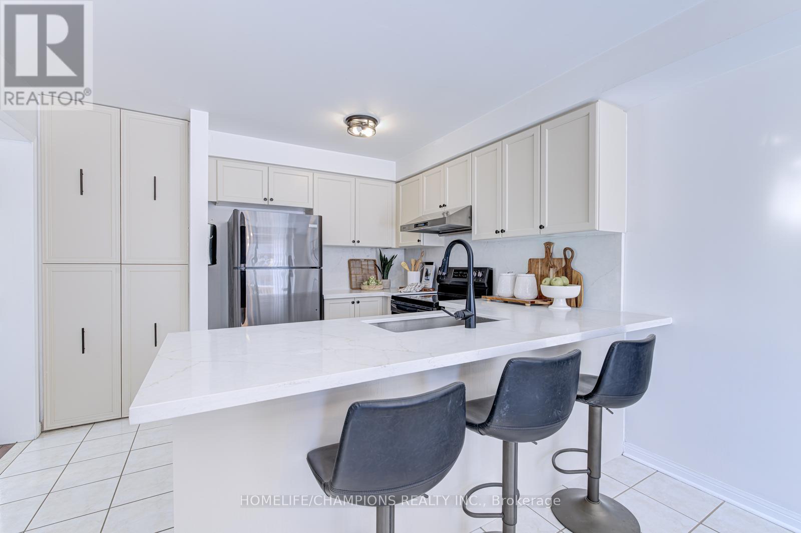 24 Juneau Crescent, Whitby, Ontario  L1R 3A3 - Photo 10 - E12773020