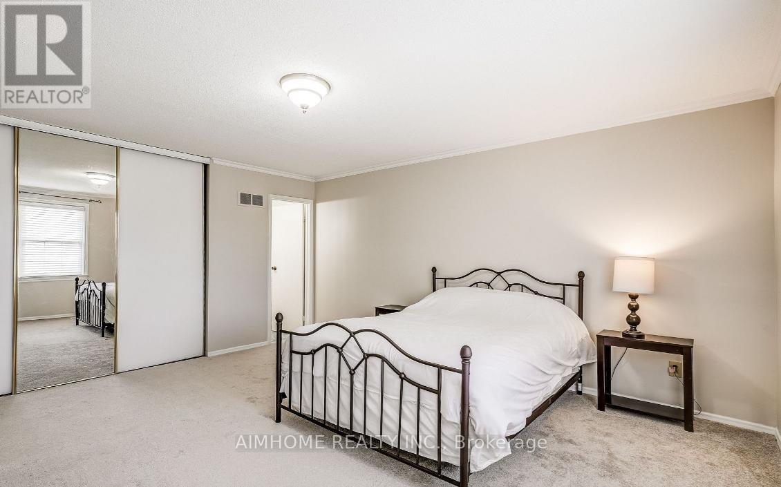 Primary Bedroom - 135 Huron Heights Drive, Newmarket, Ontario  L3Y 4Z6 - Photo 3 - N12773028