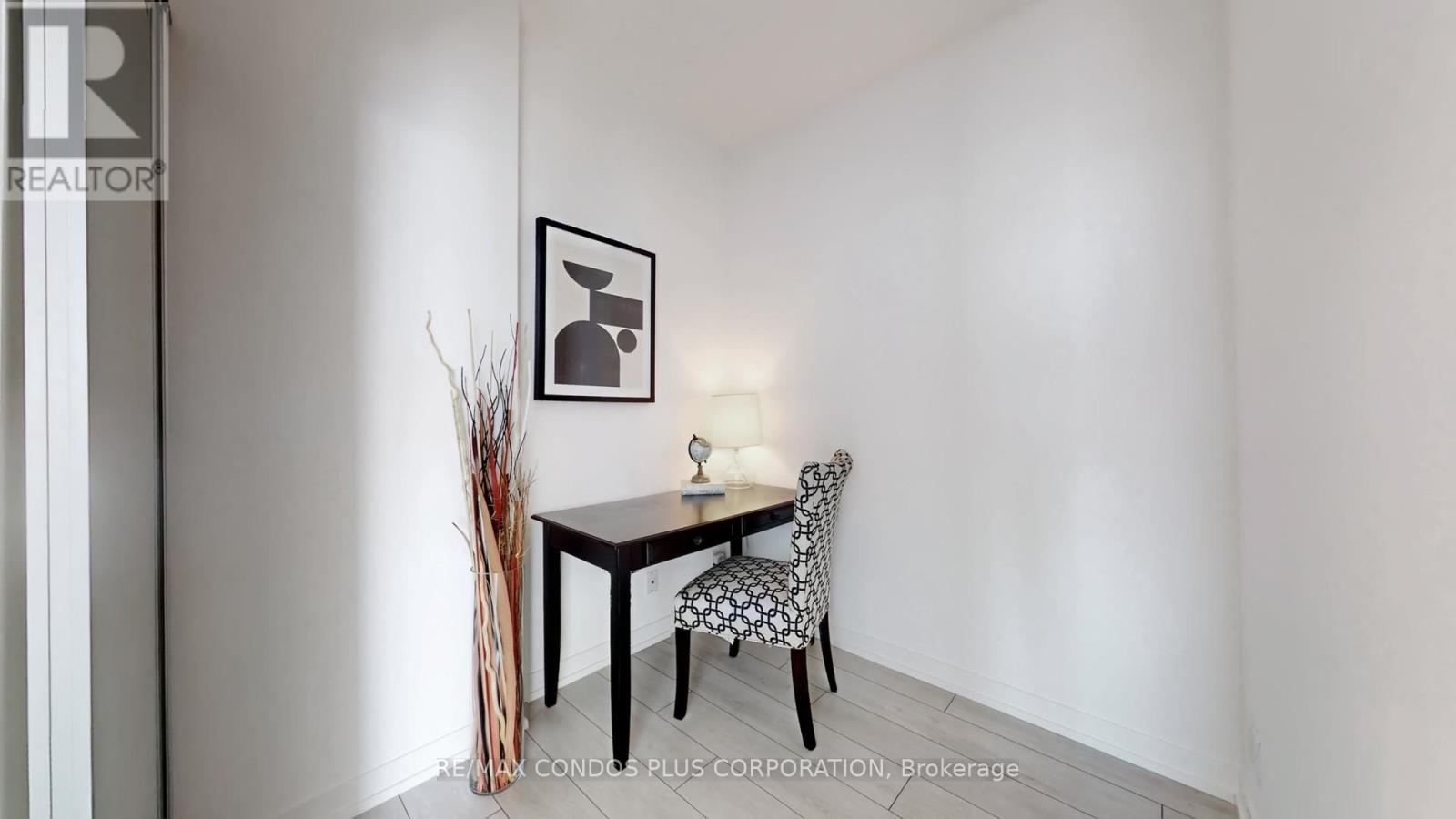 1909 - 5 Buttermill Avenue, Vaughan, Ontario  L4K 0J5 - Photo 18 - N12773066