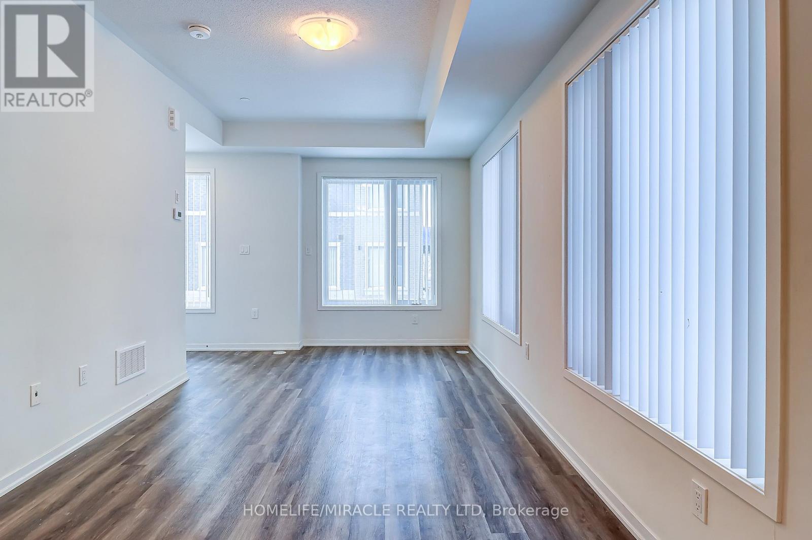 185 - 141 Honeycrisp Crescent, Vaughan, Ontario  L4K 5Z8 - Photo 11 - N12773162