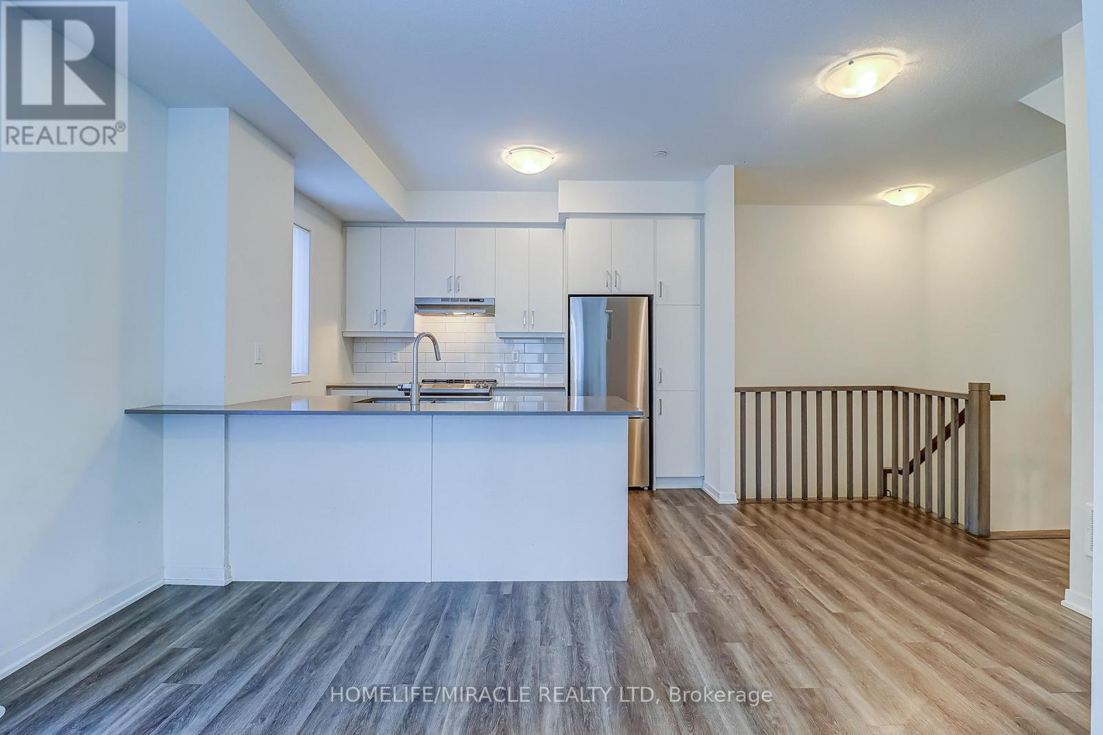 185 - 141 Honeycrisp Crescent, Vaughan, Ontario  L4K 5Z8 - Photo 7 - N12773162