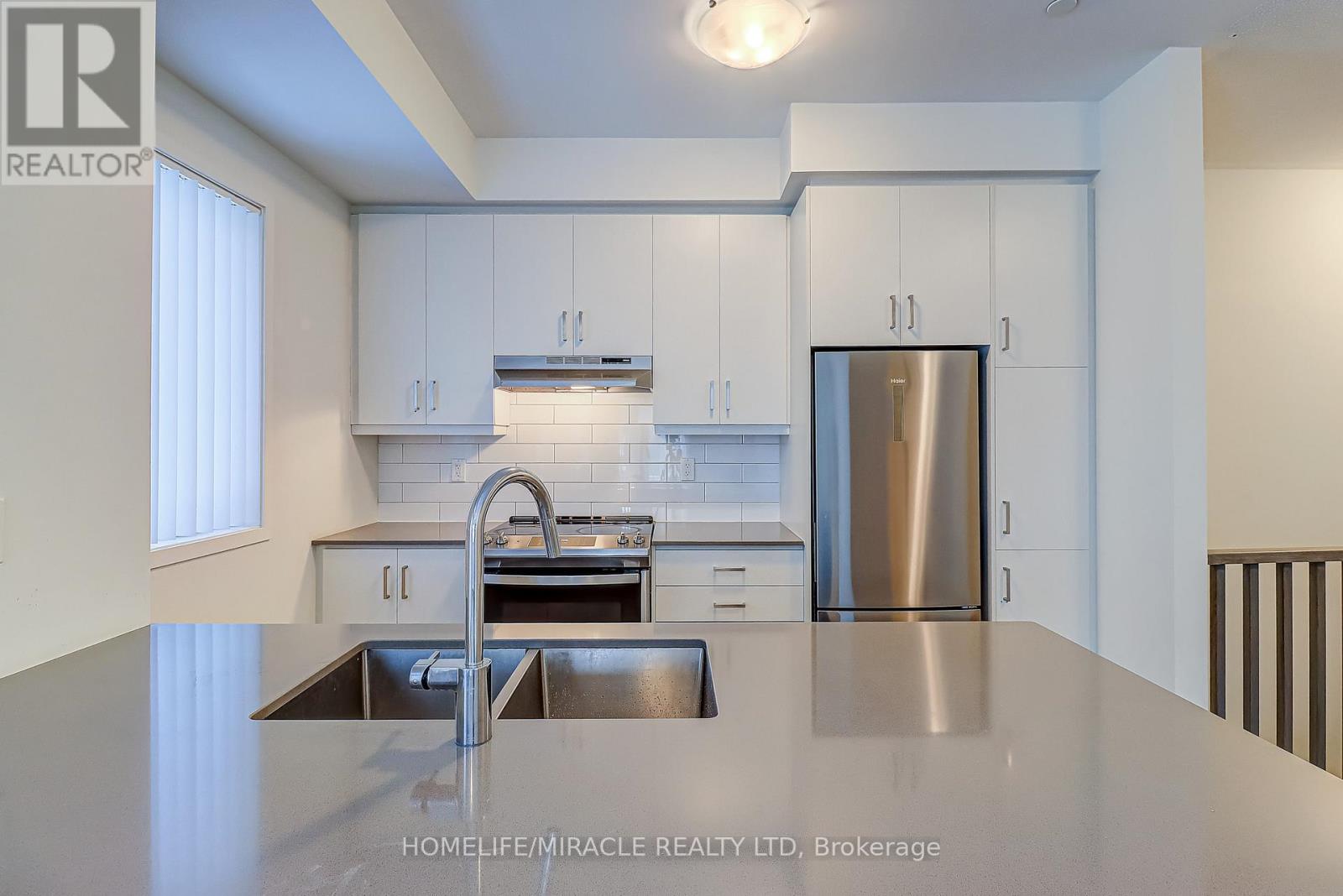 185 - 141 Honeycrisp Crescent, Vaughan, Ontario  L4K 5Z8 - Photo 8 - N12773162