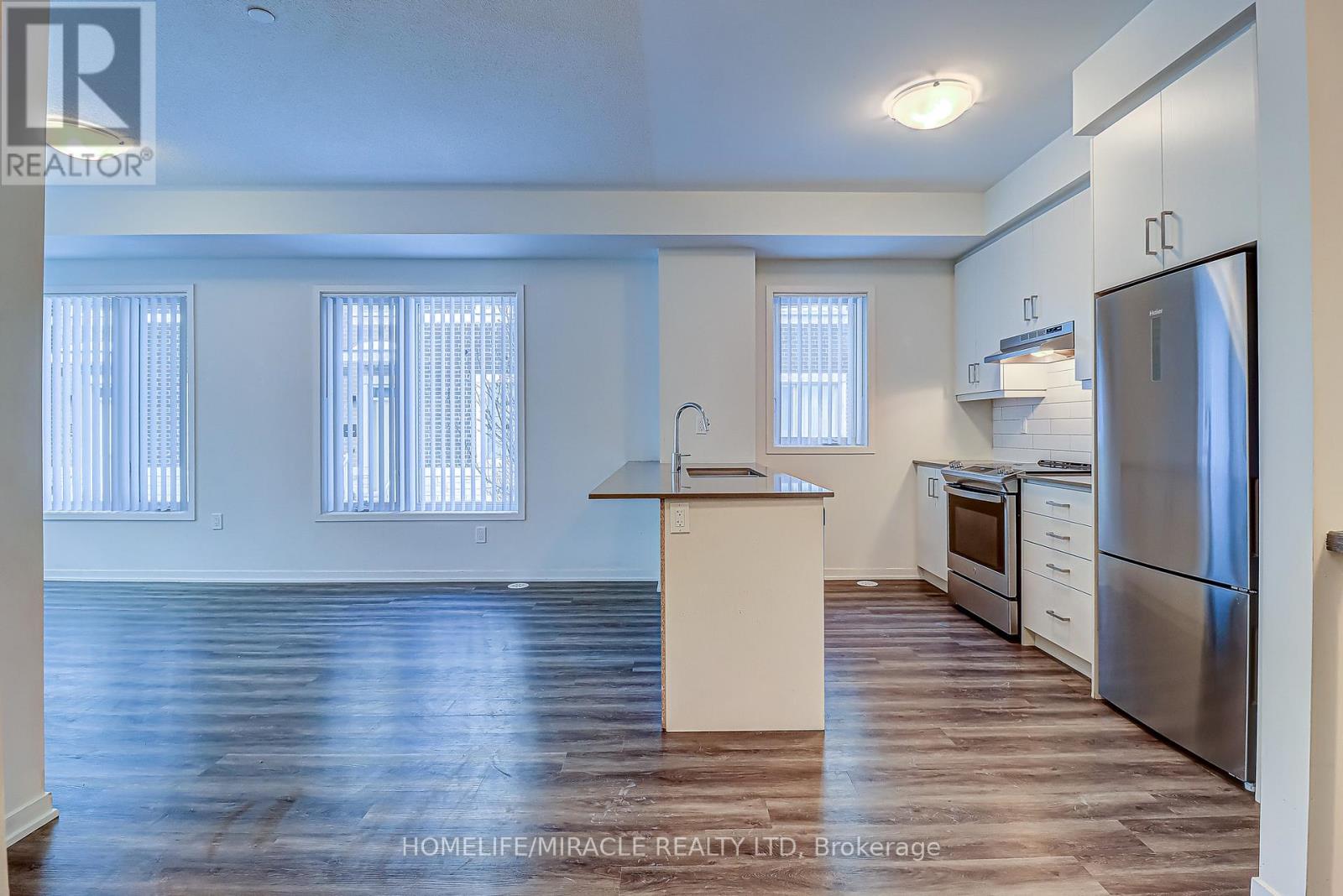 185 - 141 Honeycrisp Crescent, Vaughan, Ontario  L4K 5Z8 - Photo 9 - N12773162