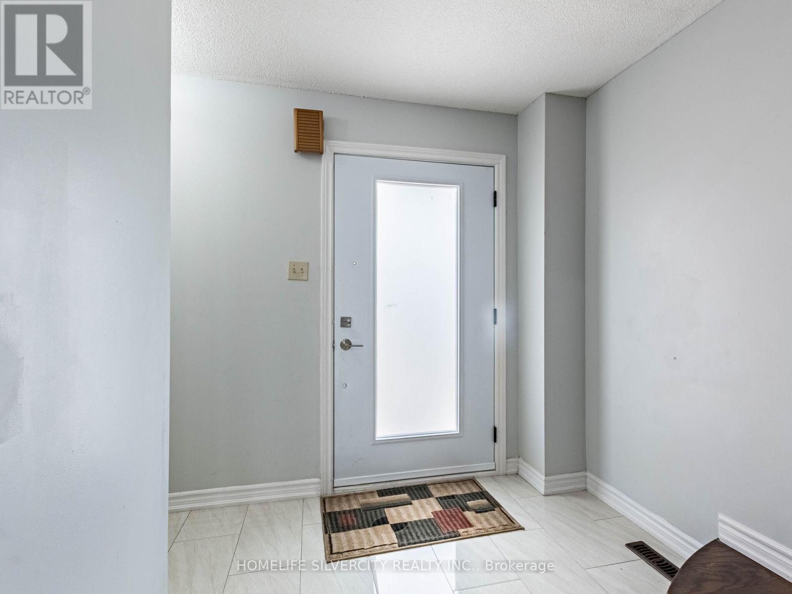 1 - 30 Castlehill Road, Brampton, Ontario  L6X 4E2 - Photo 5 - W12773006