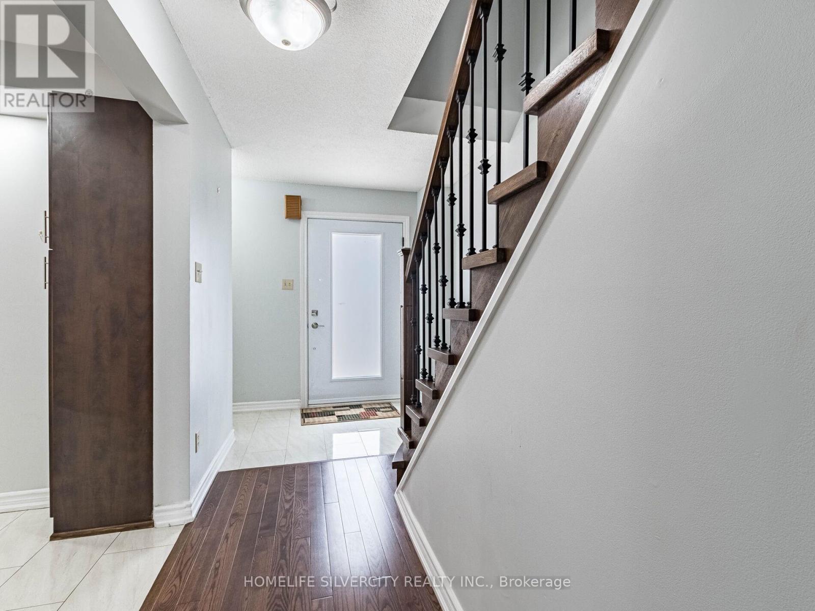 1 - 30 Castlehill Road, Brampton, Ontario  L6X 4E2 - Photo 6 - W12773006