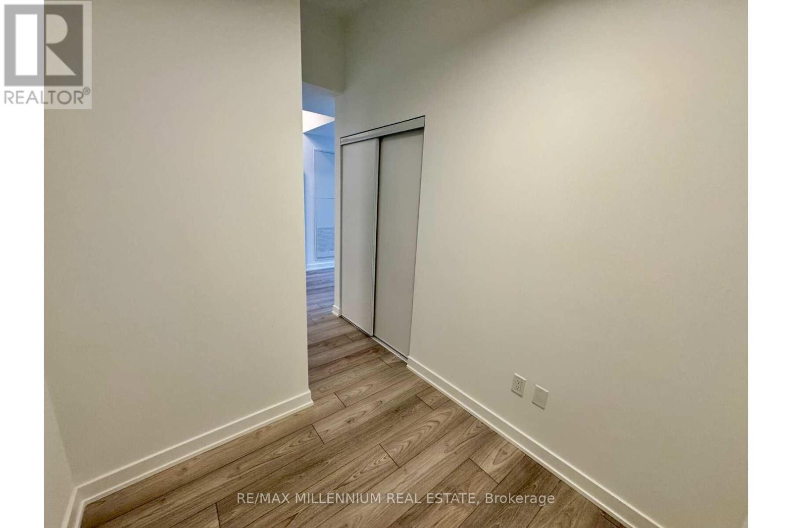 814 - 1007 The Queensway W, Toronto, Ontario  M8Z 6C7 - Photo 5 - W12773010