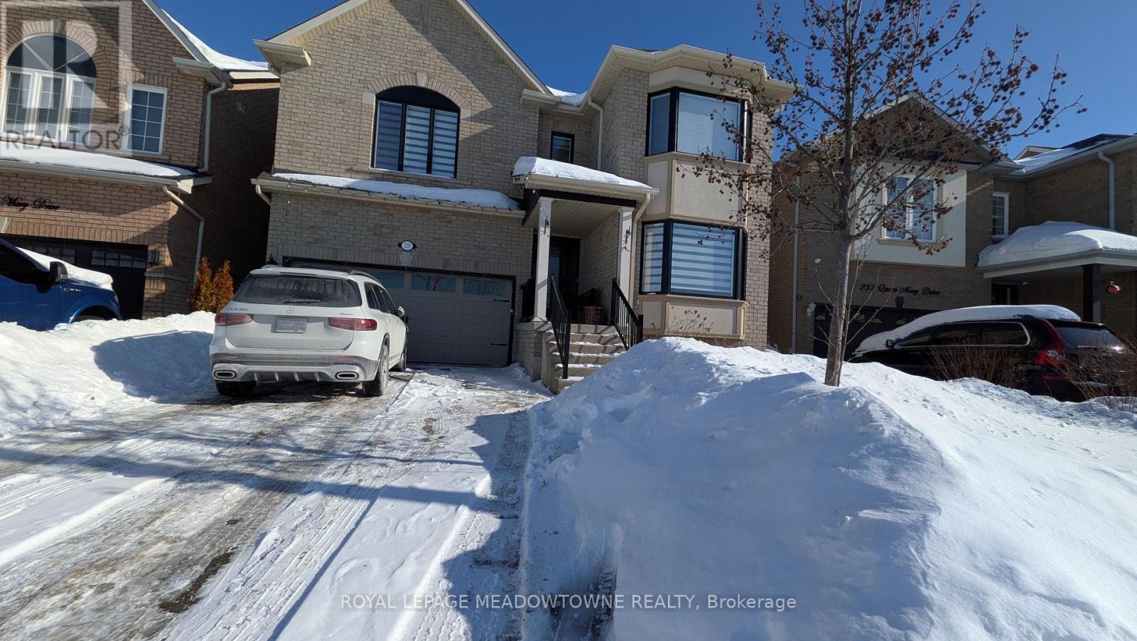 259 Queen Mary Drive, Brampton, Ontario  L7A 3L6 - Photo 1 - W12773012