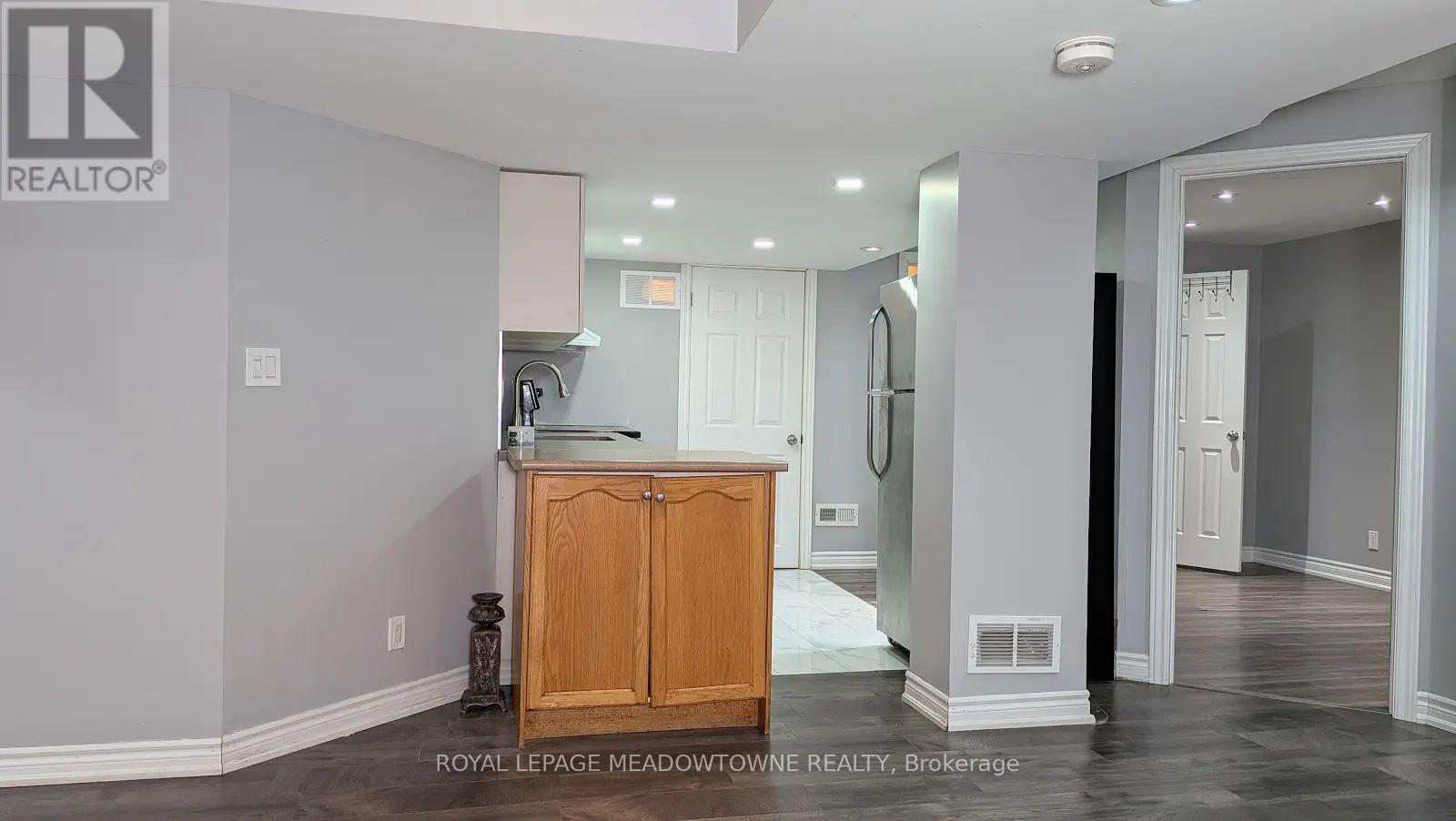 259 Queen Mary Drive, Brampton, Ontario  L7A 3L6 - Photo 5 - W12773012