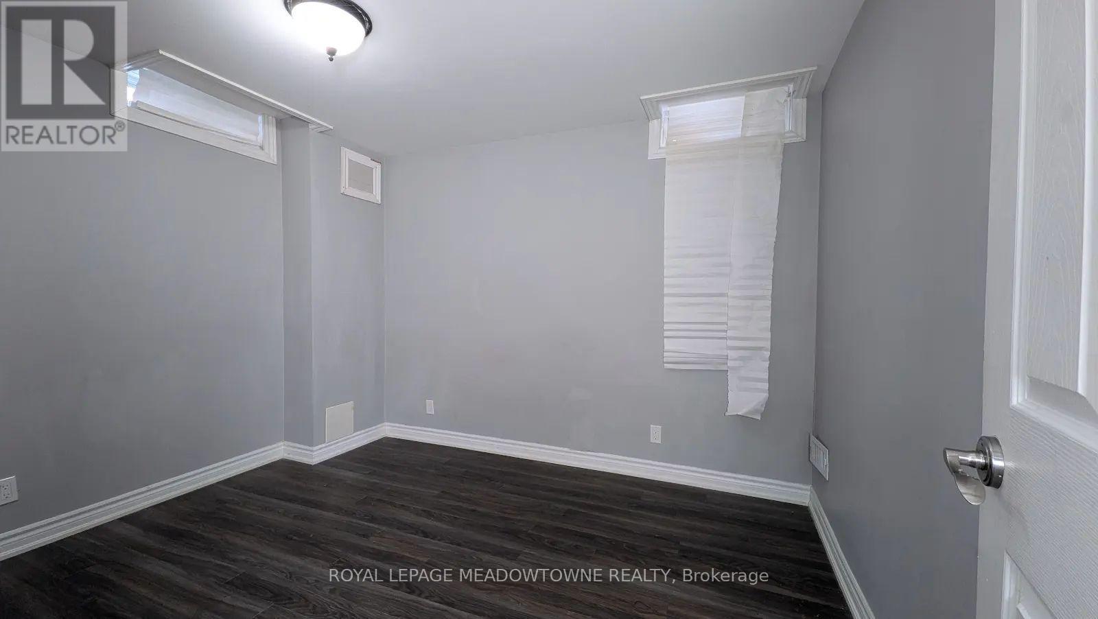 259 Queen Mary Drive, Brampton, Ontario  L7A 3L6 - Photo 9 - W12773012