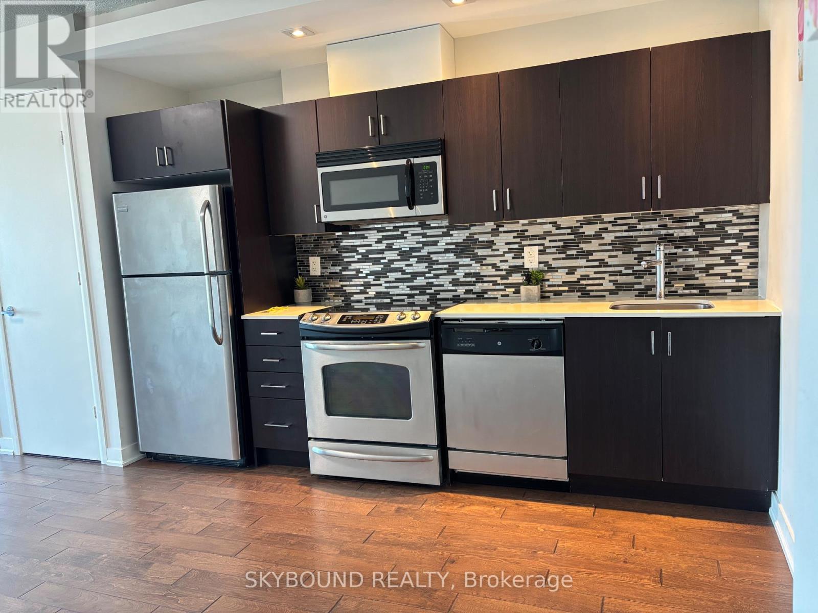 2723 - 165 Legion Road N, Toronto, Ontario  M8Y 0B3 - Photo 13 - W12773036