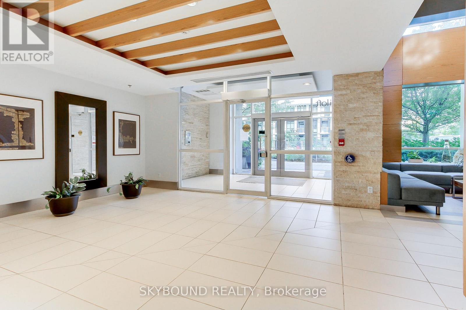 2723 - 165 Legion Road N, Toronto, Ontario  M8Y 0B3 - Photo 4 - W12773036