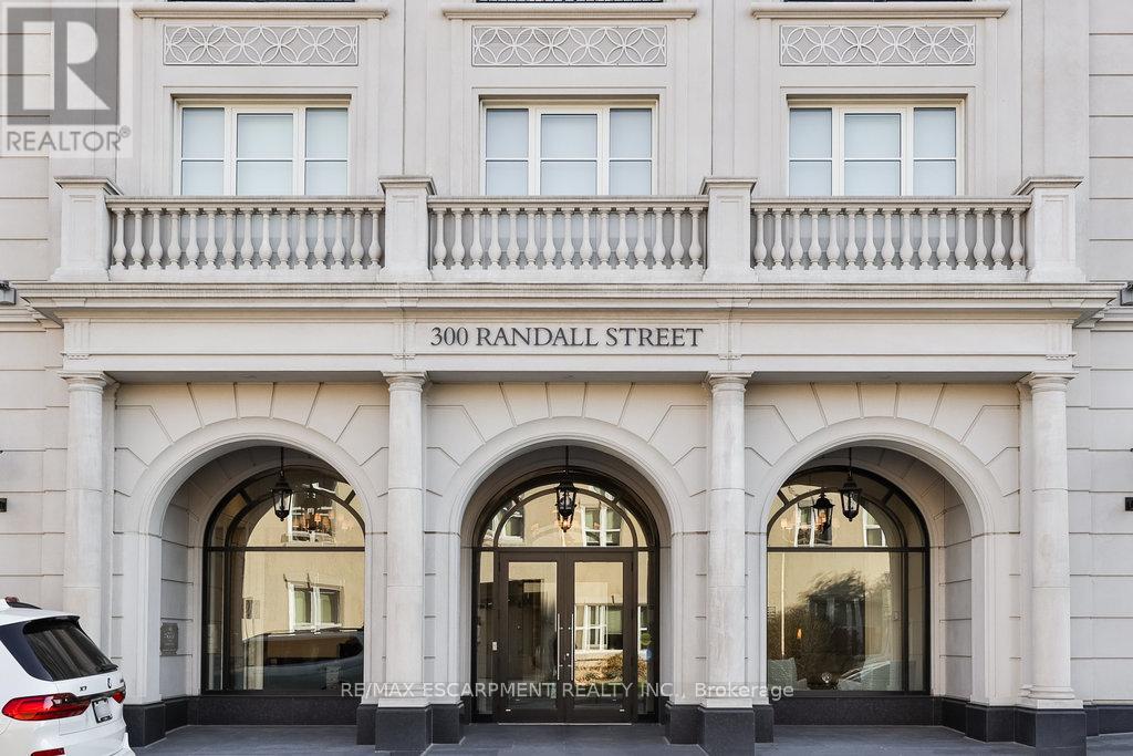 212 - 300 Randall Street, Oakville, Ontario  L6J 3G4 - Photo 1 - W12773050