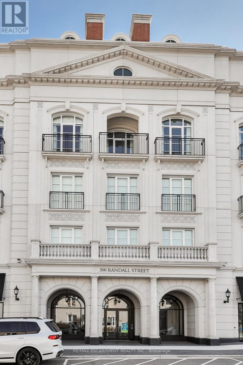 212 - 300 Randall Street, Oakville, Ontario  L6J 3G4 - Photo 2 - W12773050