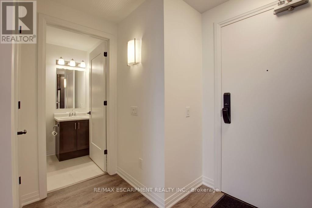 508 - 95 Dundas Street W, Oakville, Ontario  L9M 5N4 - Photo 11 - W12773060