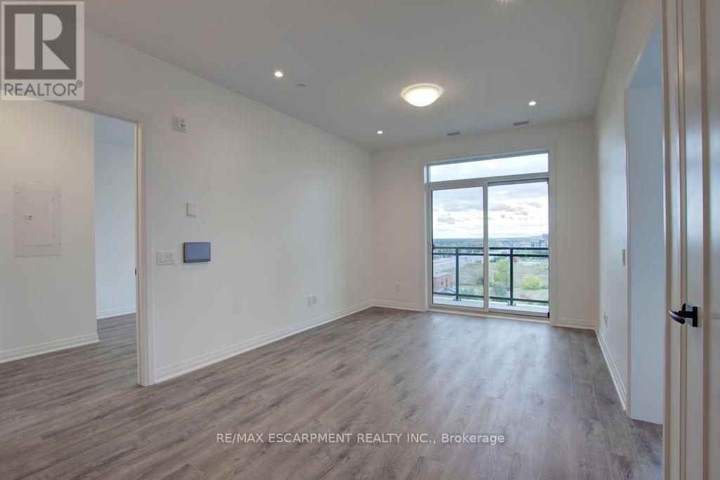 508 - 95 Dundas Street W, Oakville, Ontario  L9M 5N4 - Photo 4 - W12773060