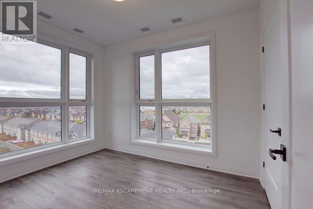 508 - 95 Dundas Street W, Oakville, Ontario  L9M 5N4 - Photo 7 - W12773060