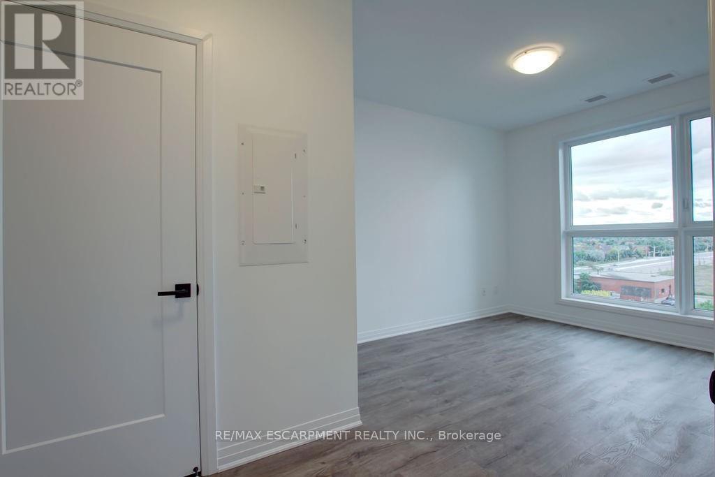 508 - 95 Dundas Street W, Oakville, Ontario  L9M 5N4 - Photo 8 - W12773060