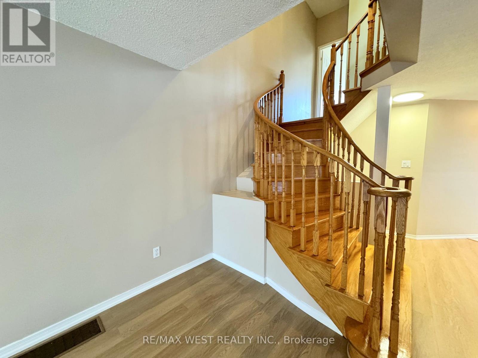 269 Pressed Brick Drive, Brampton, Ontario  L6V 4L2 - Photo 12 - W12773076