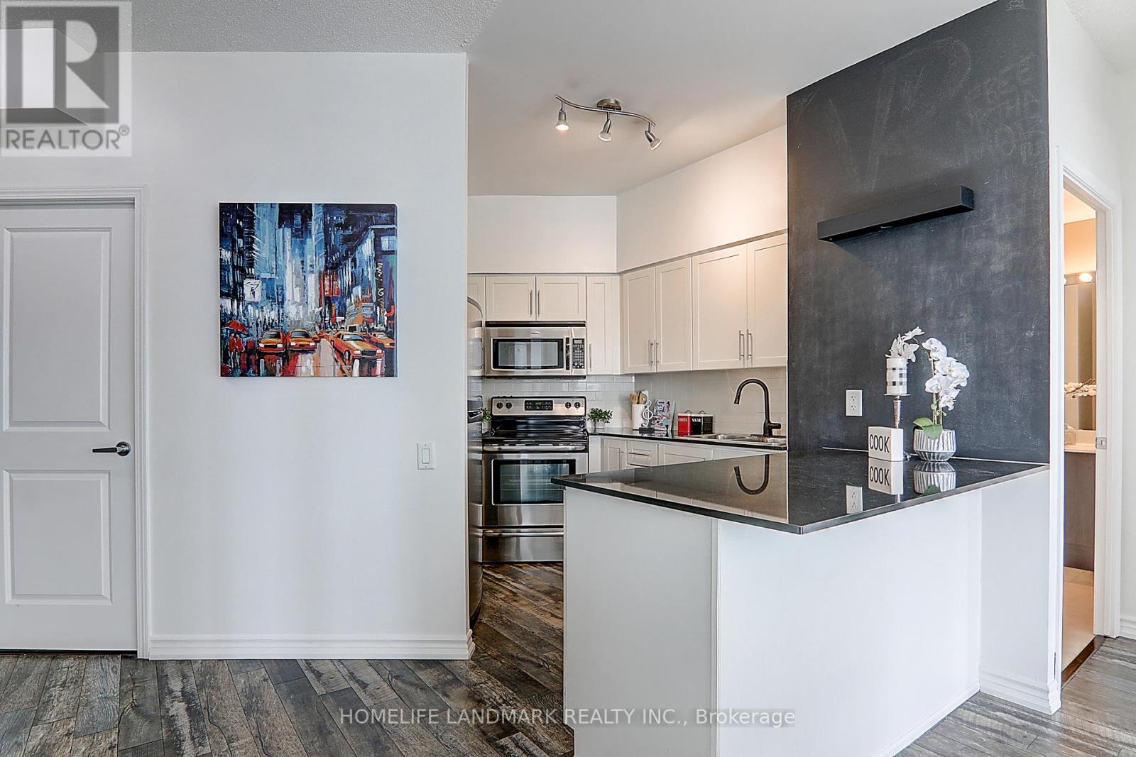 1811 - 15 Windermere Avenue, Toronto, Ontario  M6S 5A2 - Photo 11 - W12773088