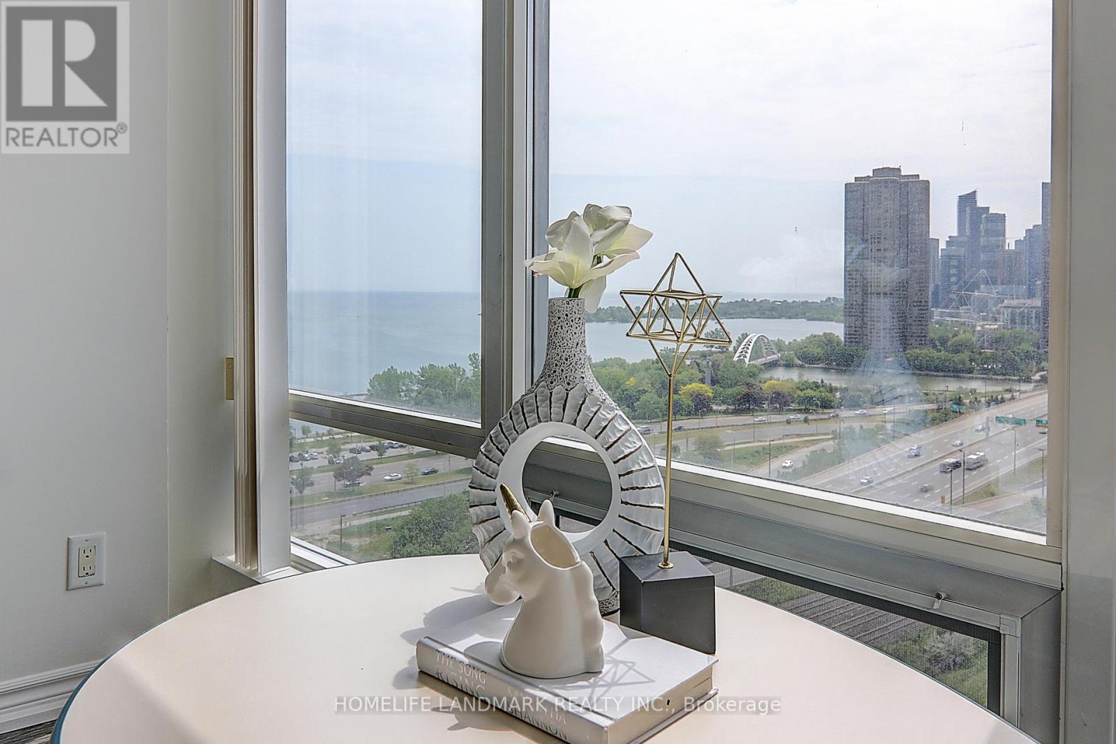 1811 - 15 Windermere Avenue, Toronto, Ontario  M6S 5A2 - Photo 15 - W12773088